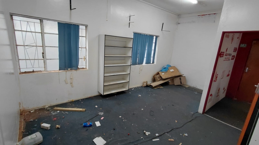 To Let Commercial Property for Rent in Quigney Eastern Cape